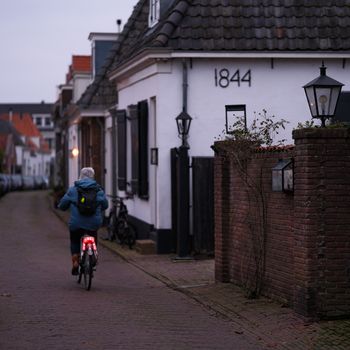 The Shoreline 25L Eco-Friendly Commuter Backpack - Image 2